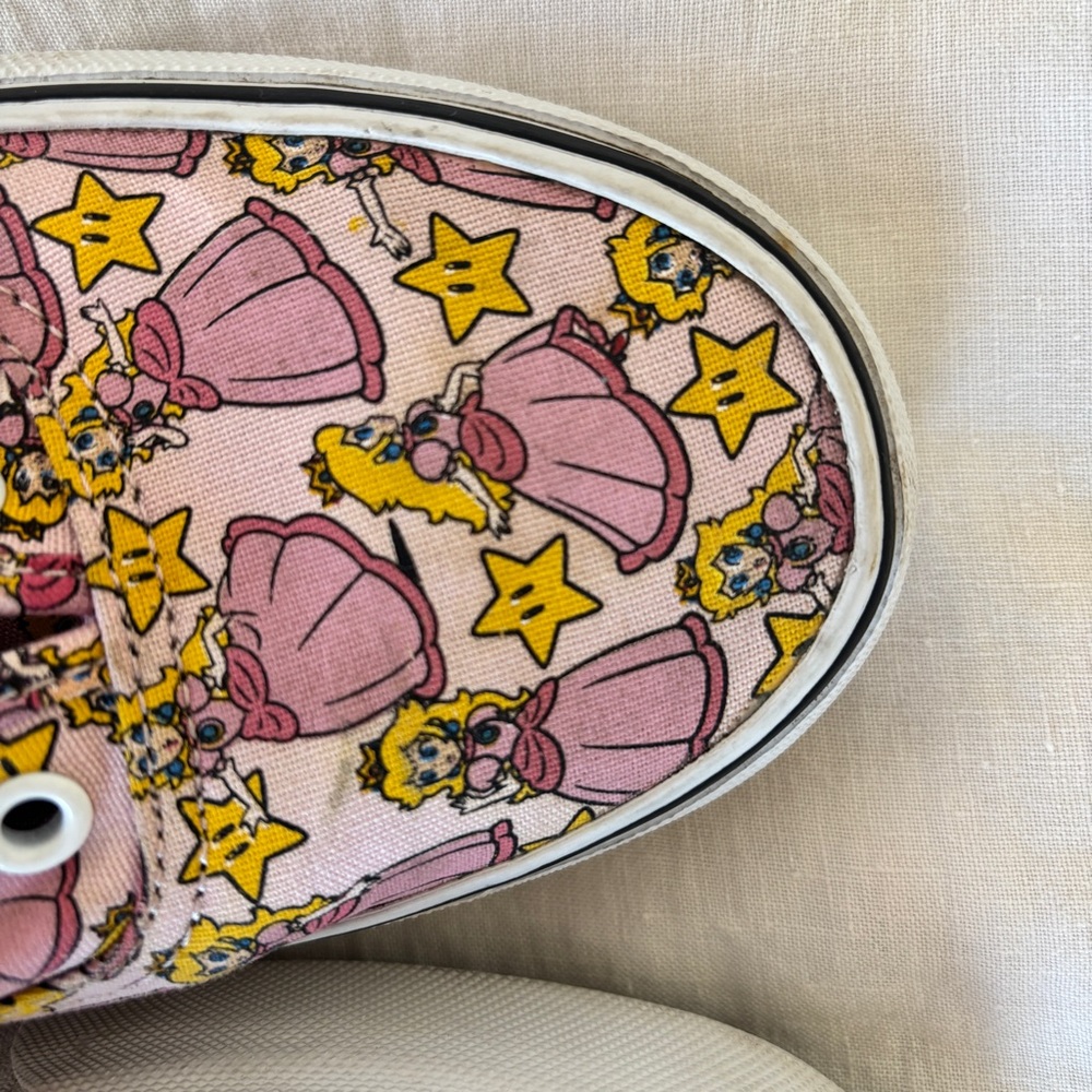 VANS x Nintendo Authentic Princess Peach Sneakers RARE Size 7M/8.5W - Picture 5 of 13